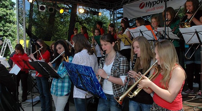 Musikklassen und Big-Band auf der Bergedorfer Hafenmeile