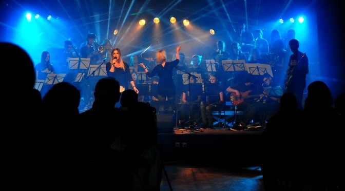 Die Big-Band spielt "Candy"