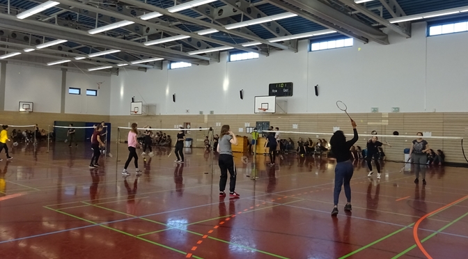 9a setzt sich beim Badmintonturnier durch